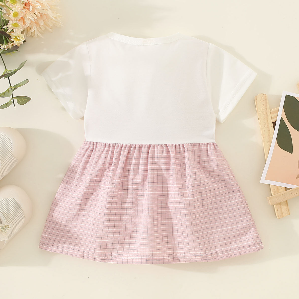 Mayoreo Vestido de manga corta con decoración de flores en 3D de patchwork de bloque de color a cuadros de algodón puro para niña pequeña Rosado 12-18 M