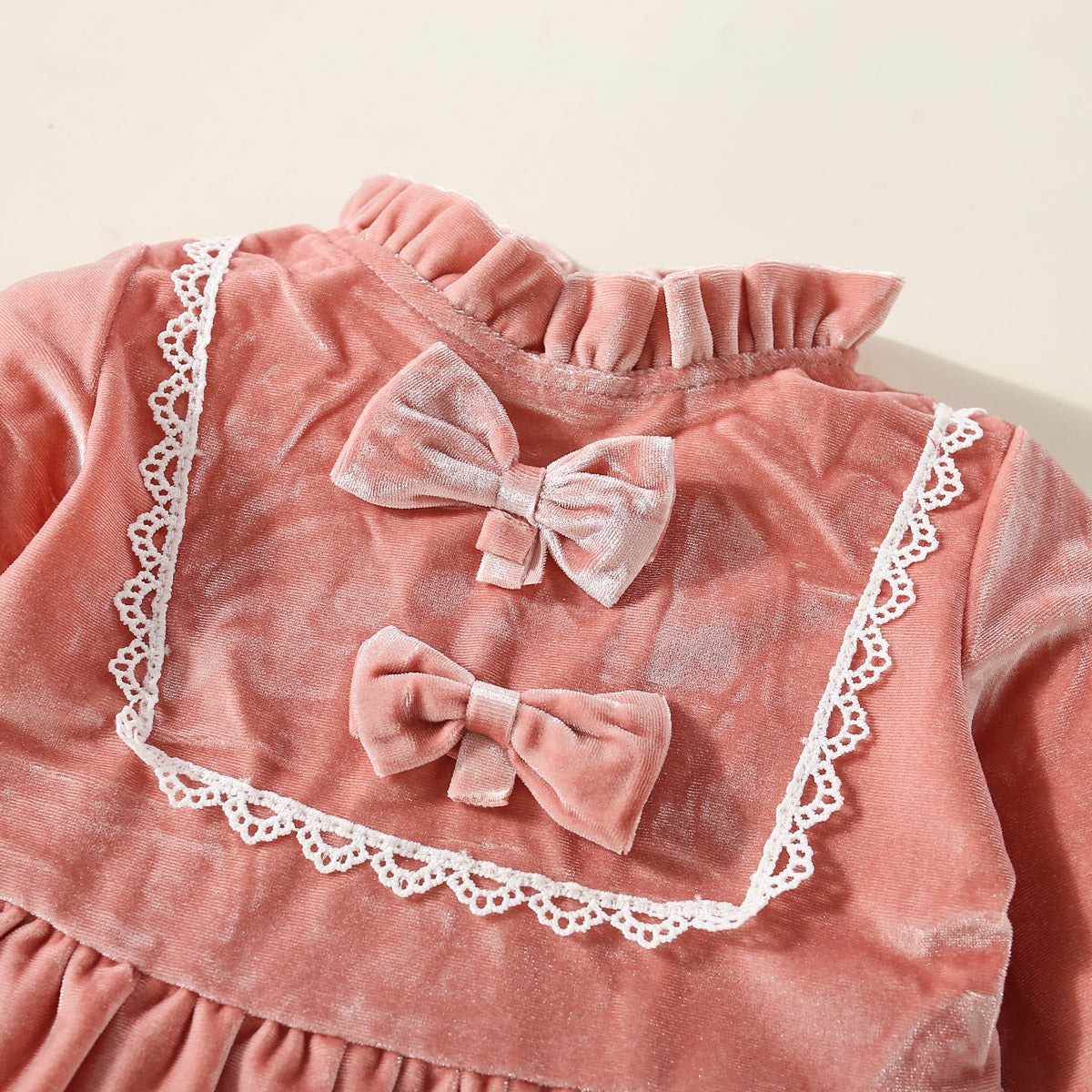 Mayoreo Vestido de manga larga con lazo delantero con volantes de color liso para niña pequeña Rosado 4-5 Y