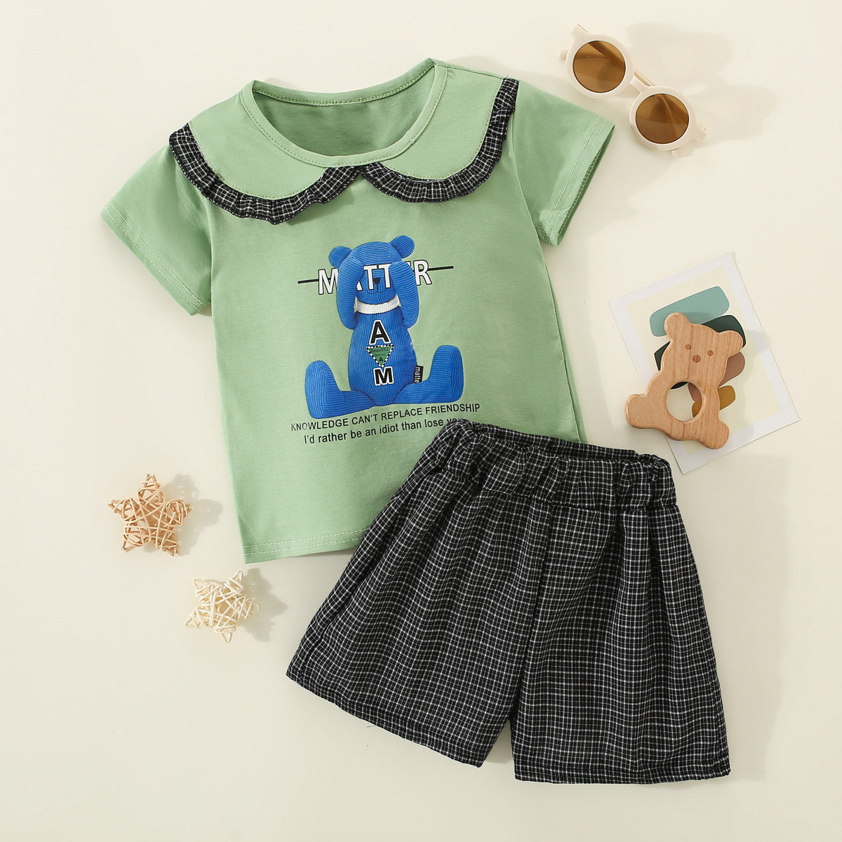 Mayoreo Camiseta de patchwork con solapa estampada de oso y letras para niña pequeña de 2 piezas y pantalones a cuadros