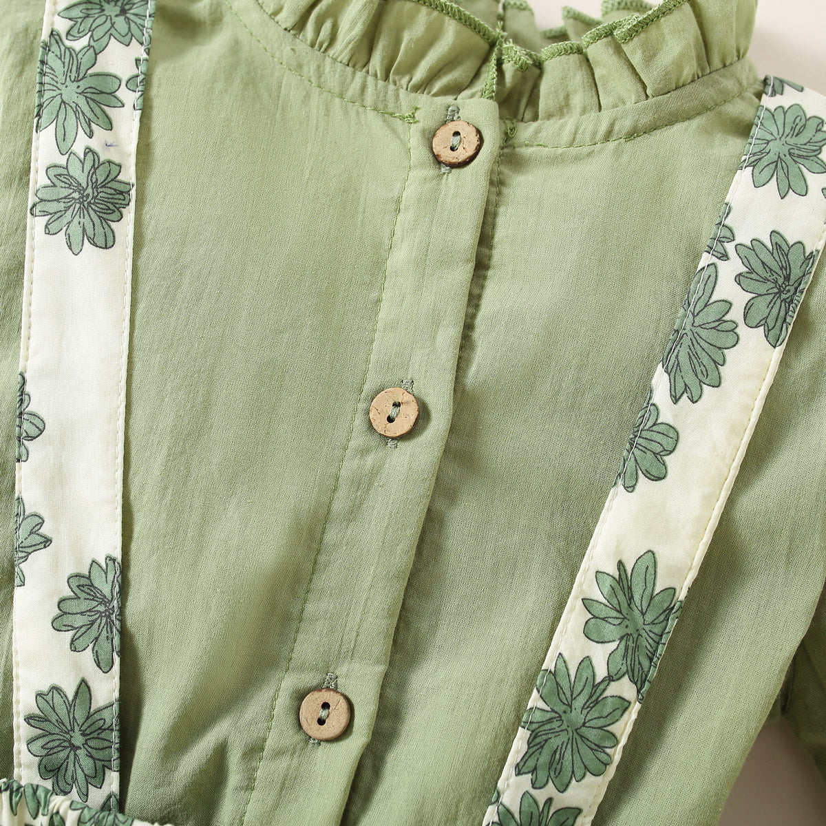 Mayoreo Blusa de manga con volantes y peto de color liso para bebé Falda floral Verde 18-24 M