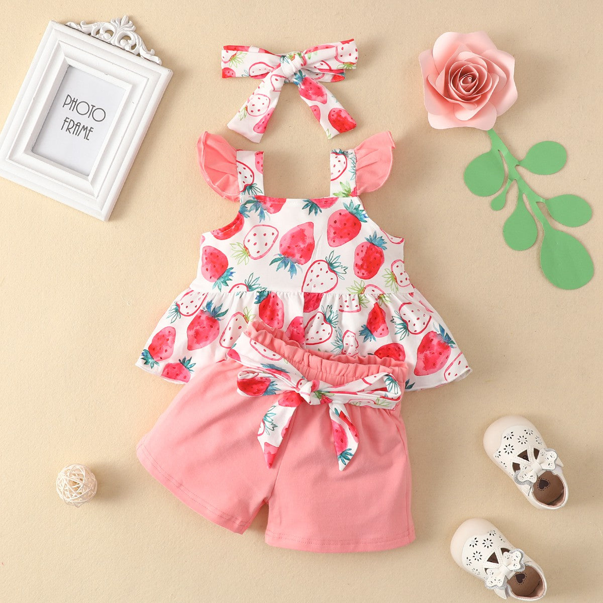 Mayoreo Top floral con volantes en las mangas y pantalones cortos lisos con diadema para bebé niña Rosado 18-24 M